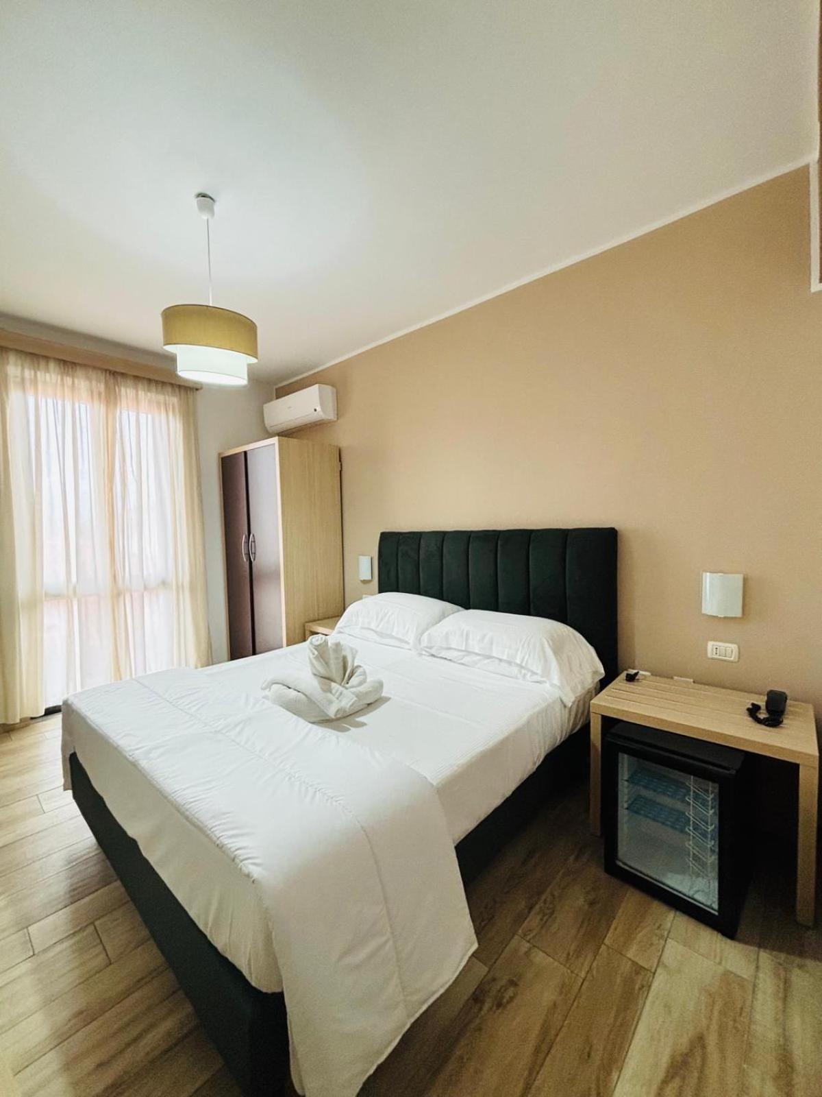 Hotel Virginia Марина-ді-Масса Екстер'єр фото